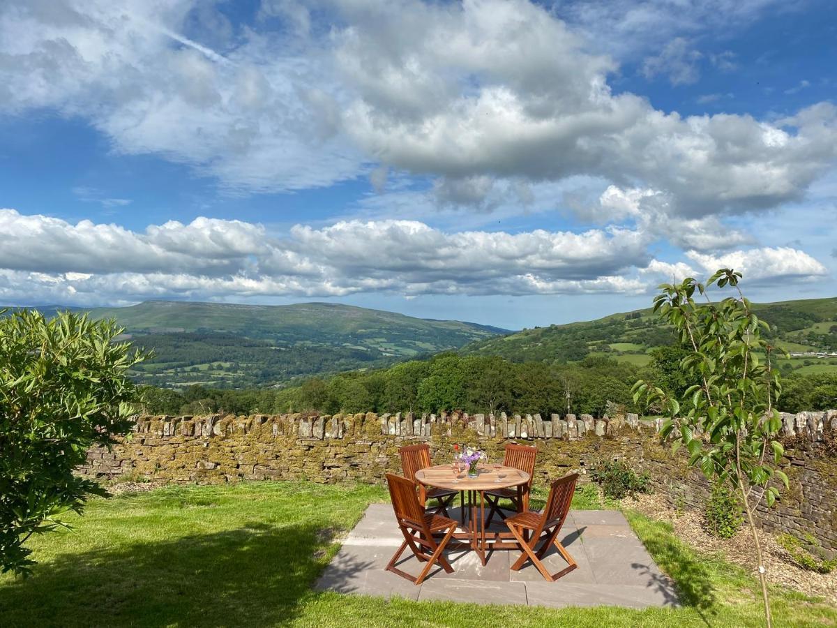 Вилла Pant Llwyd Farm Llangynidr Экстерьер фото