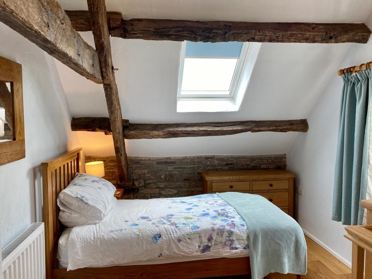 Вилла Pant Llwyd Farm Llangynidr Экстерьер фото