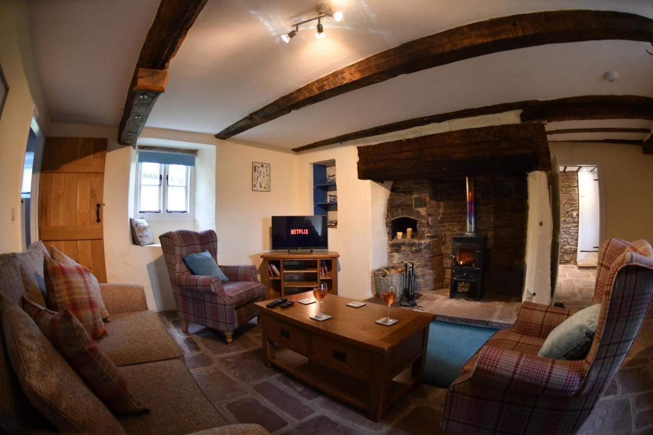 Вилла Pant Llwyd Farm Llangynidr Экстерьер фото