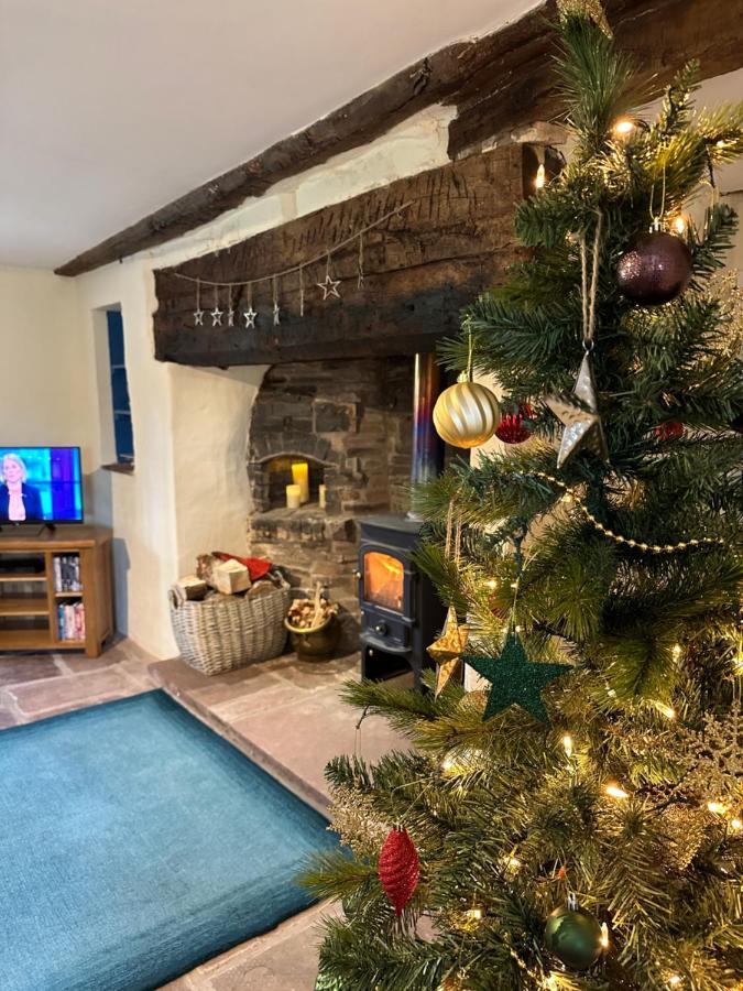 Вилла Pant Llwyd Farm Llangynidr Экстерьер фото