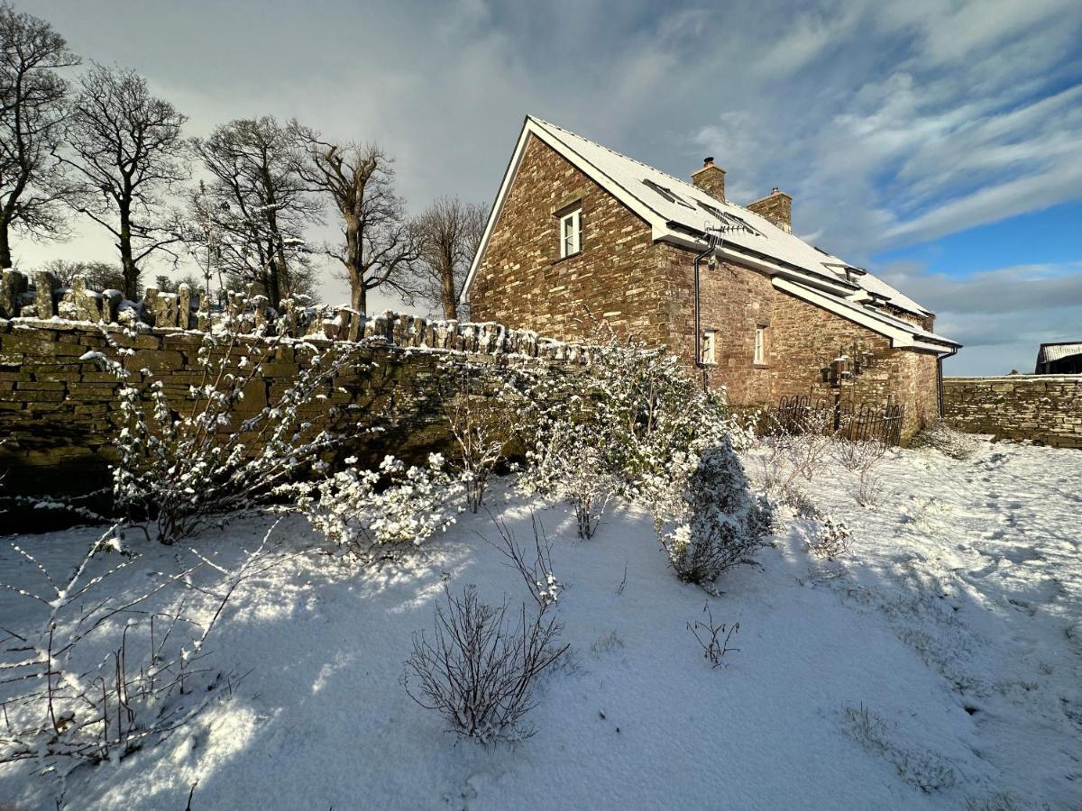 Вилла Pant Llwyd Farm Llangynidr Экстерьер фото